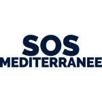 L'immagine mostra il logo di SOS MEDITERRANEE con lettere maiuscole in grassetto blu scuro su sfondo bianco, evidenziando il loro impegno Pro Bono negli sforzi umanitari.